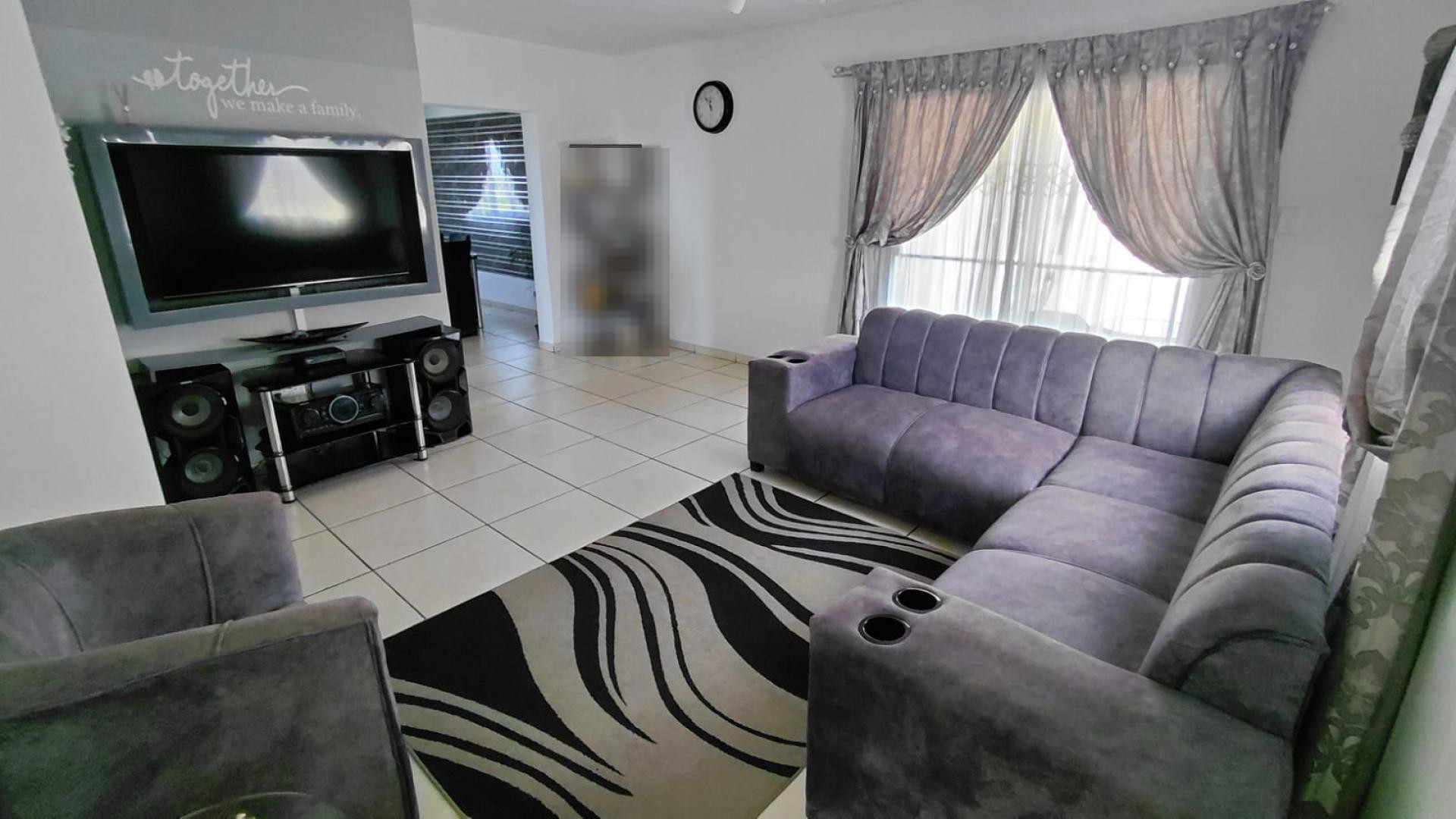 Lounges of property in Newlands West