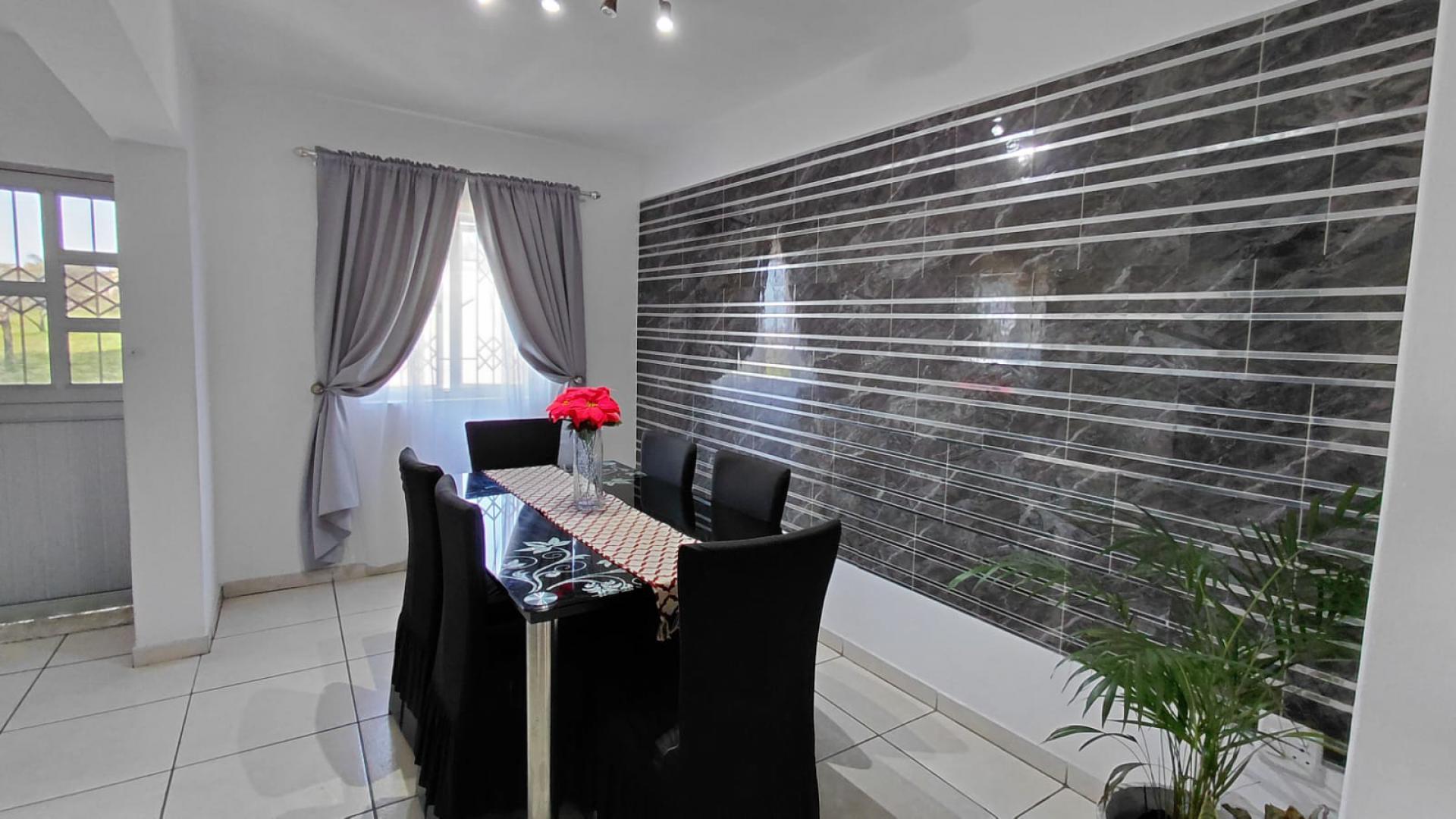 Dining Room of property in Newlands West