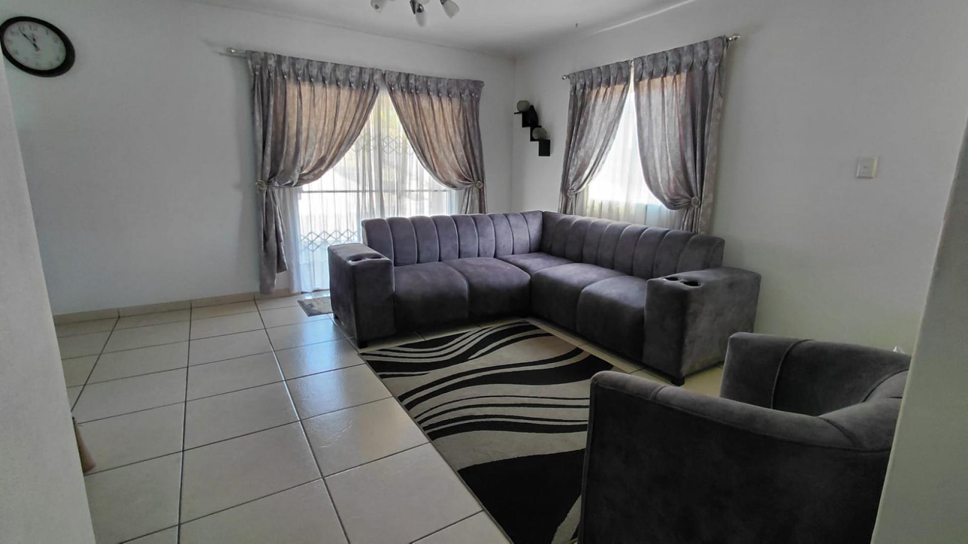 Lounges of property in Newlands West