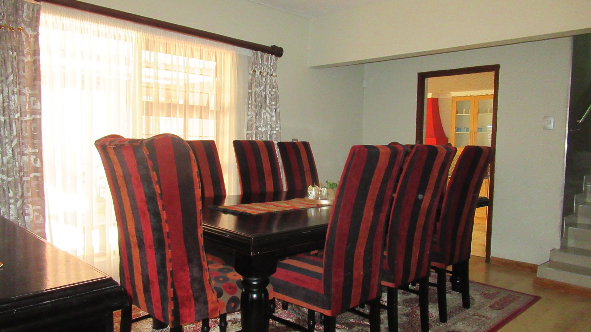 Dining Room - 18 square meters of property in Rangeview