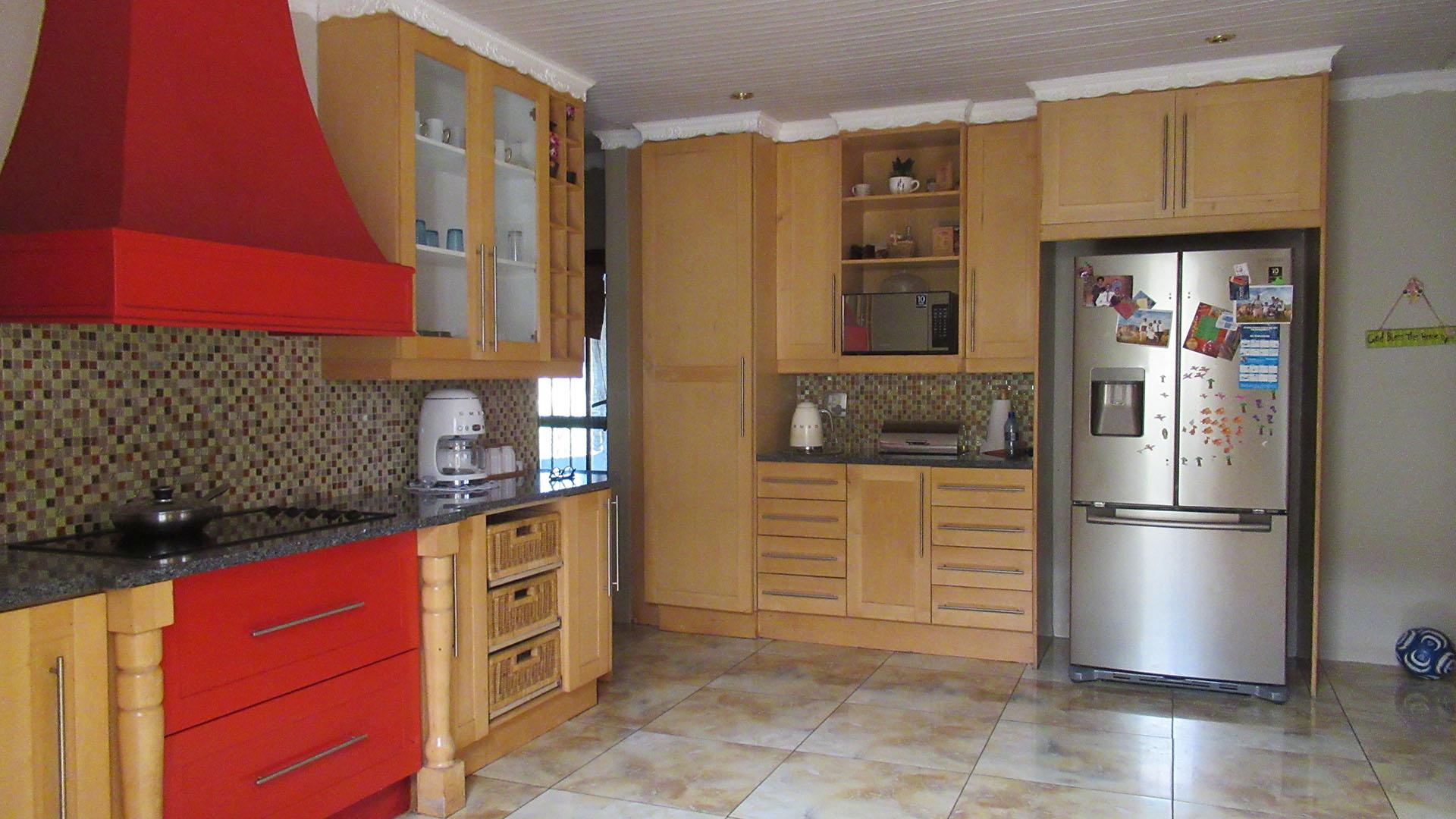 Kitchen - 23 square meters of property in Rangeview