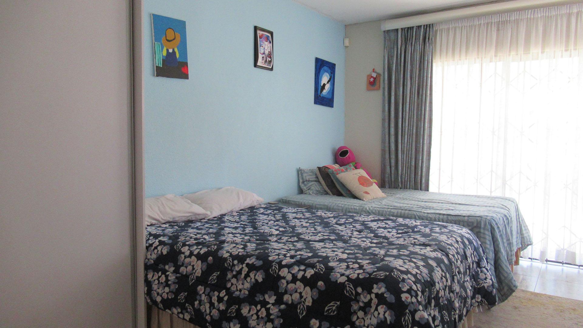 Bed Room 2 - 11 square meters of property in Rangeview