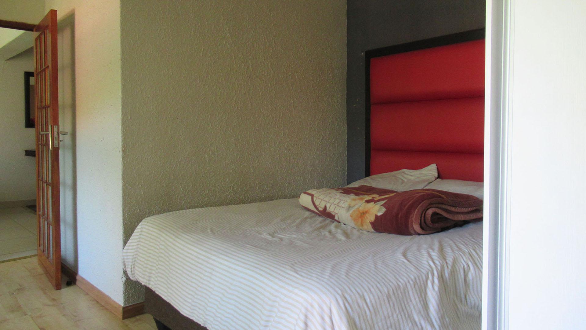 Bed Room 3 - 18 square meters of property in Rangeview