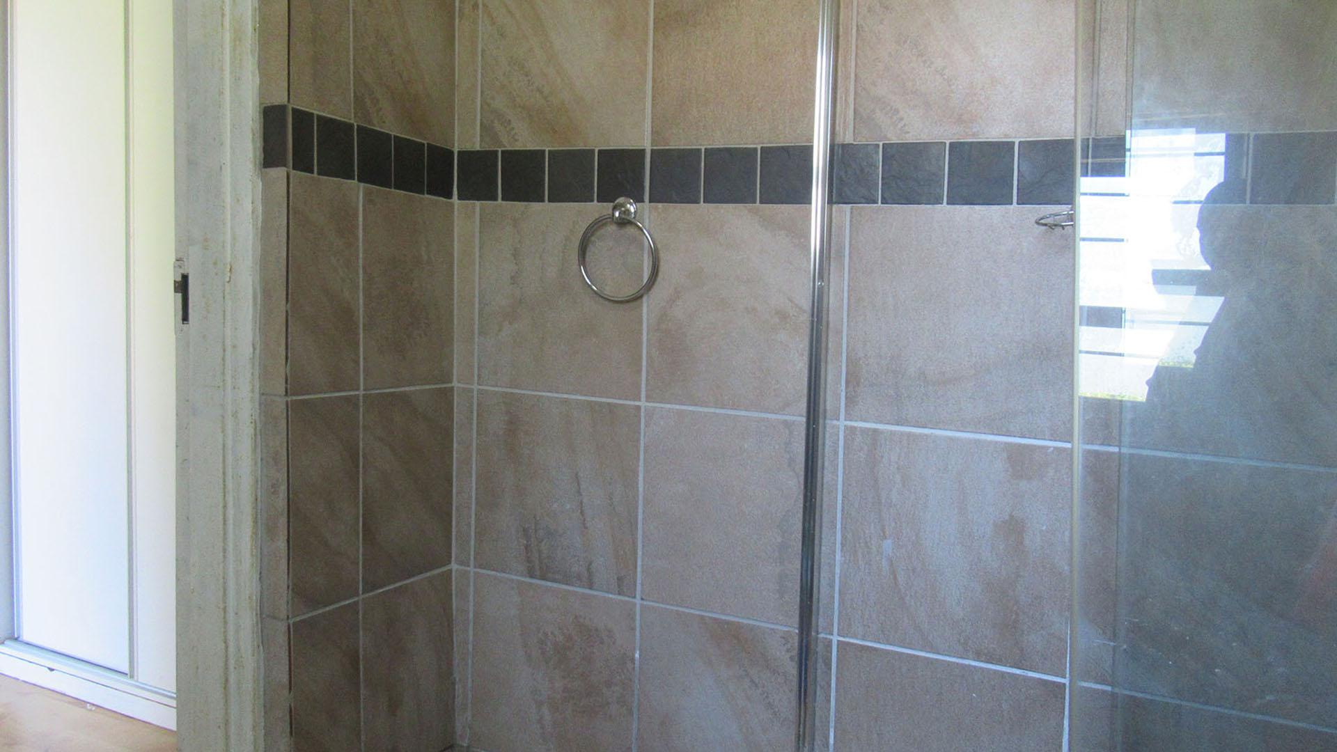 Bathroom 3+ - 4 square meters of property in Rangeview