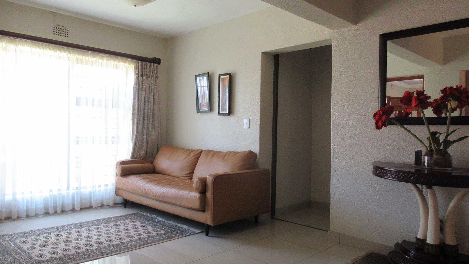 Spaces - 73 square meters of property in Rangeview