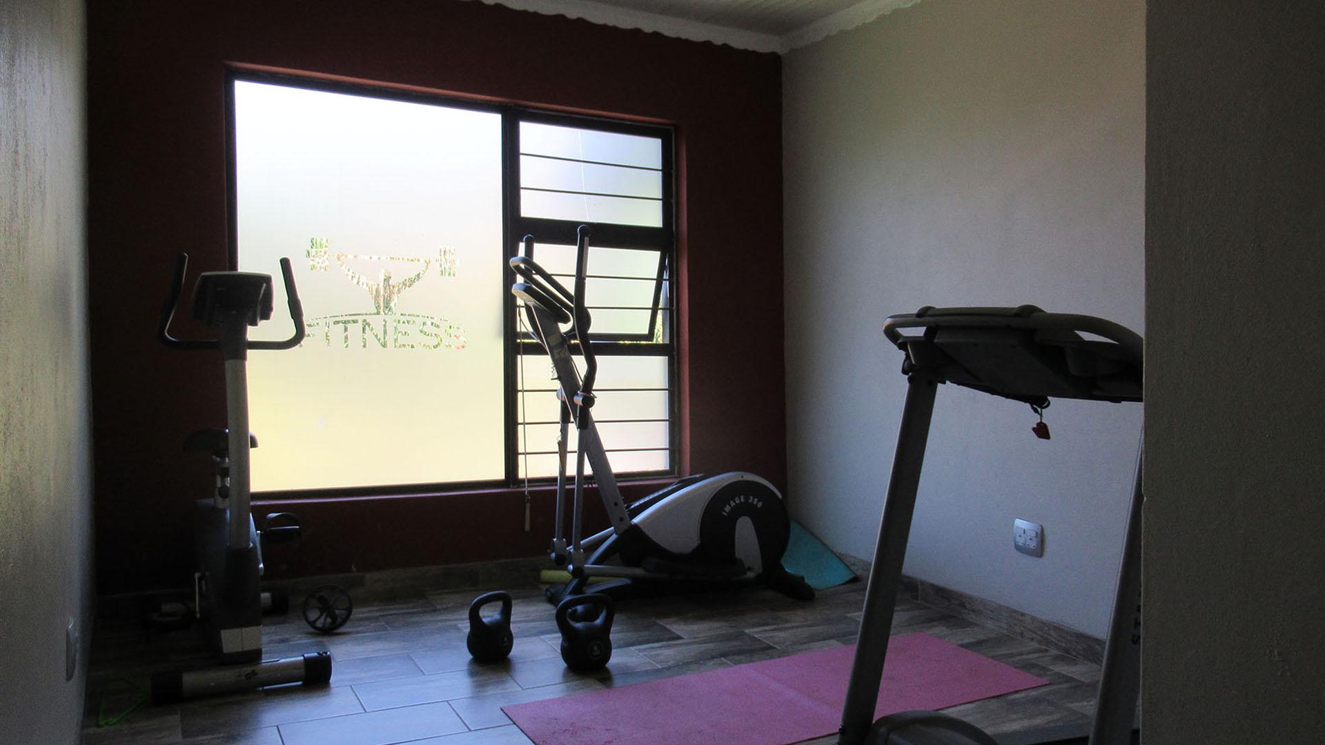 Entertainment - 26 square meters of property in Rangeview