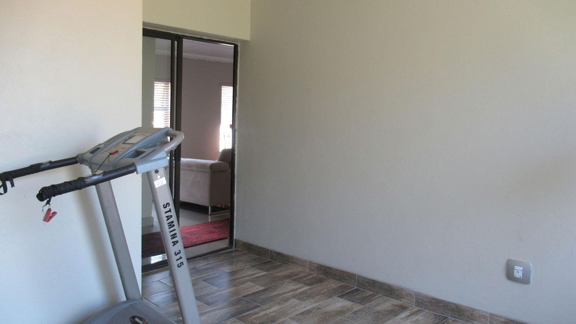 Entertainment - 26 square meters of property in Rangeview