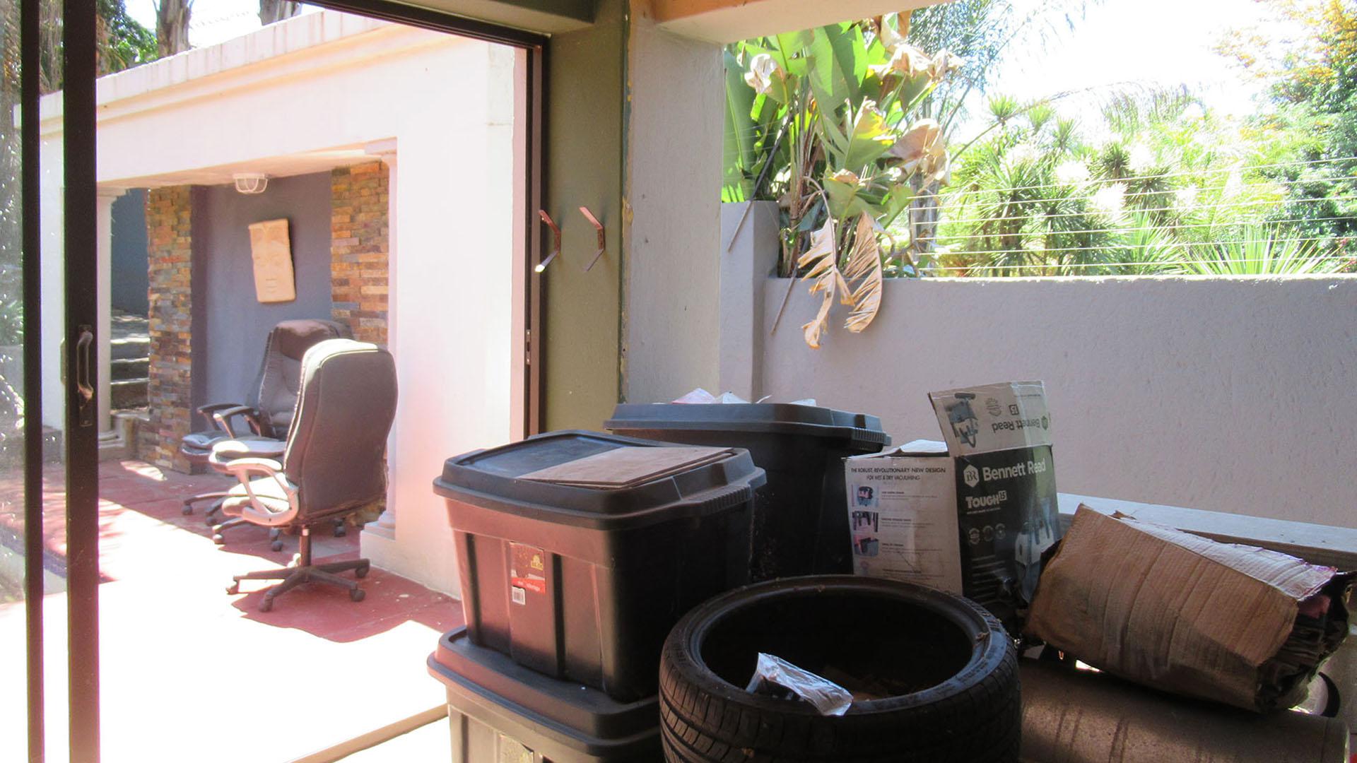 Braai Area - 10 square meters of property in Rangeview