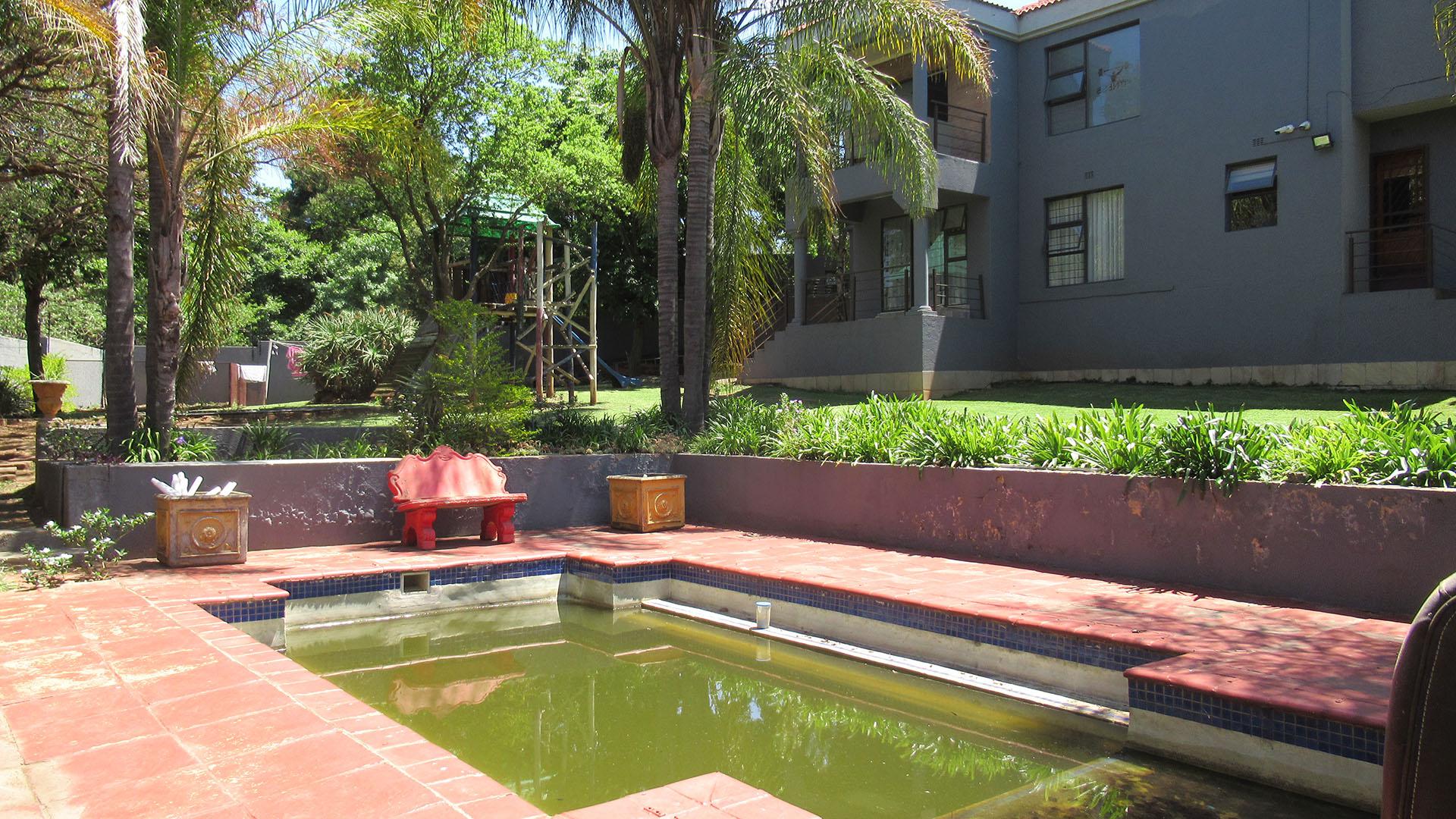Swimming Pool of property in Rangeview