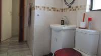 Bathroom 1 - 5 square meters of property in Rangeview