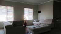 Lounges - 68 square meters of property in Rangeview