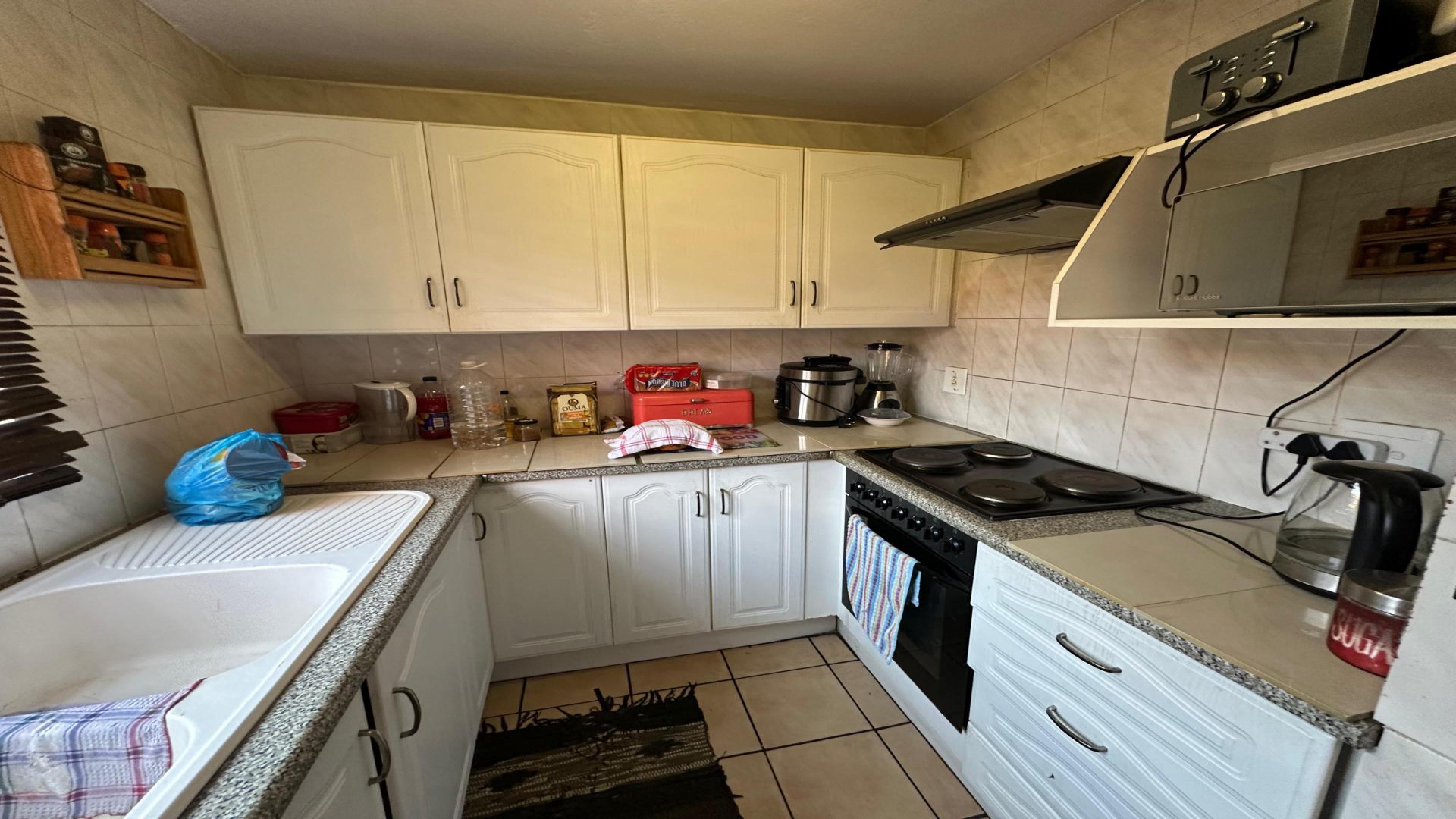 Kitchen of property in Klopperpark