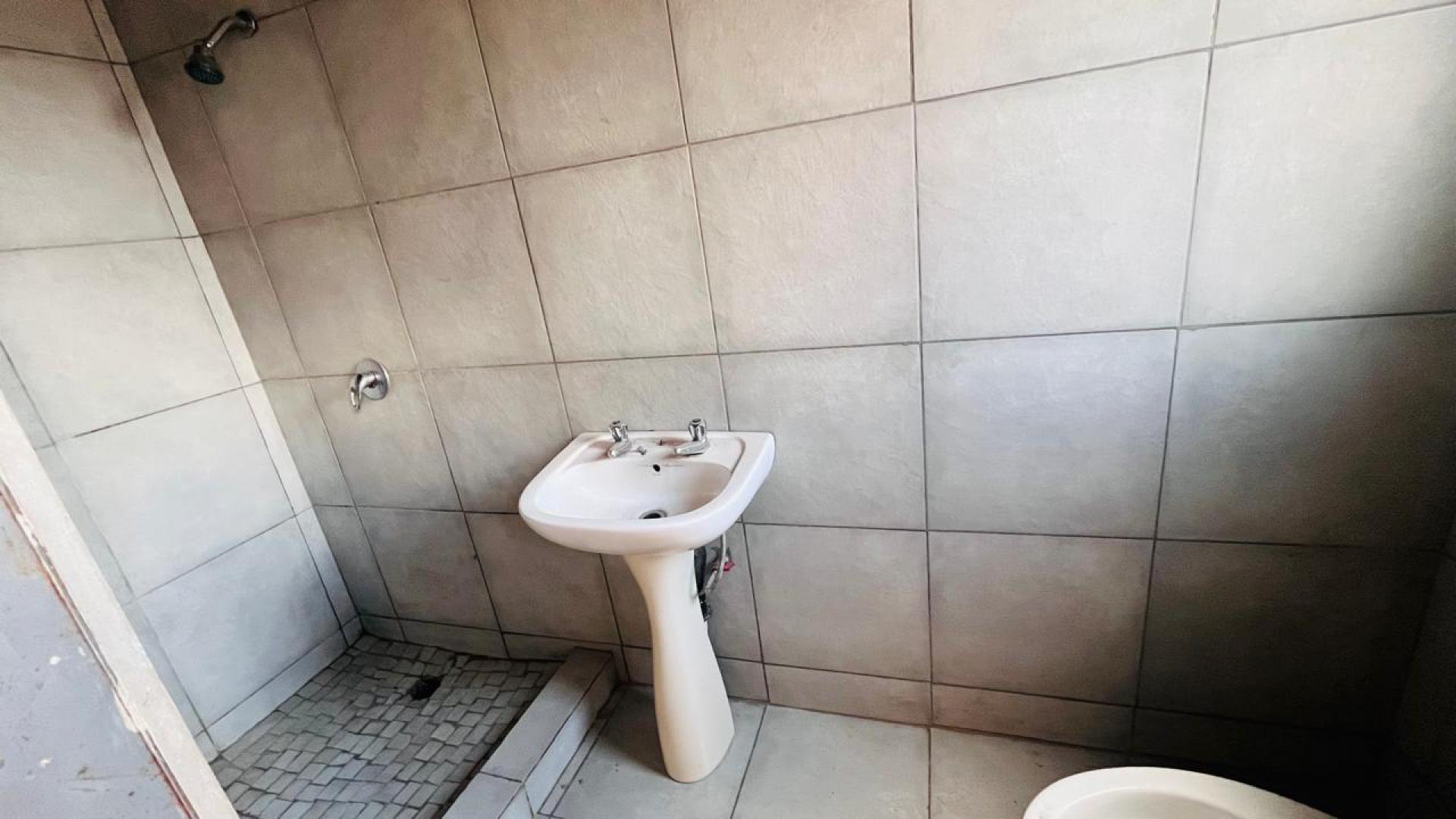 Bathroom 1 of property in Kwa-Guqa