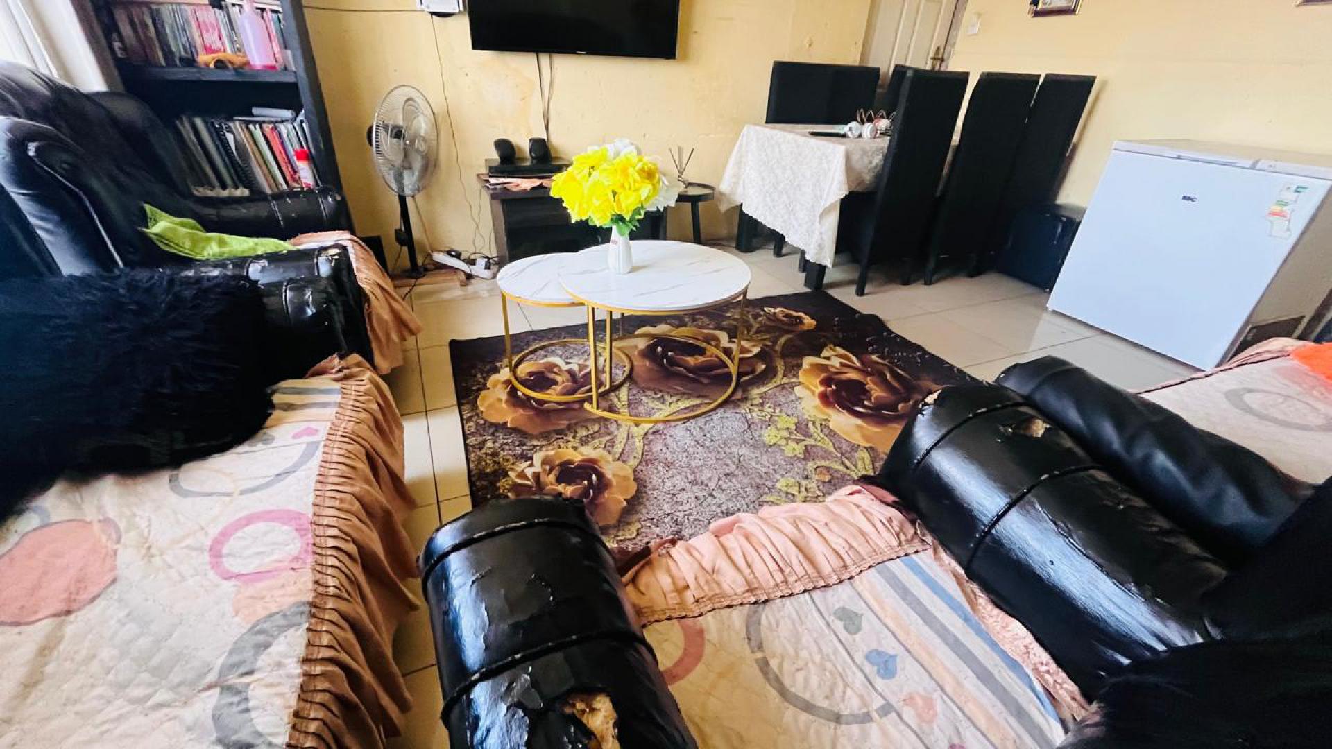 Lounges of property in Kwa-Guqa