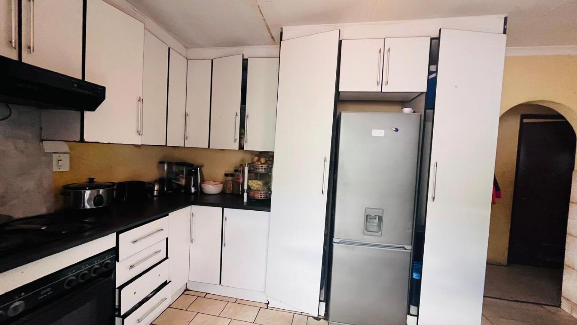 Kitchen of property in Kwa-Guqa