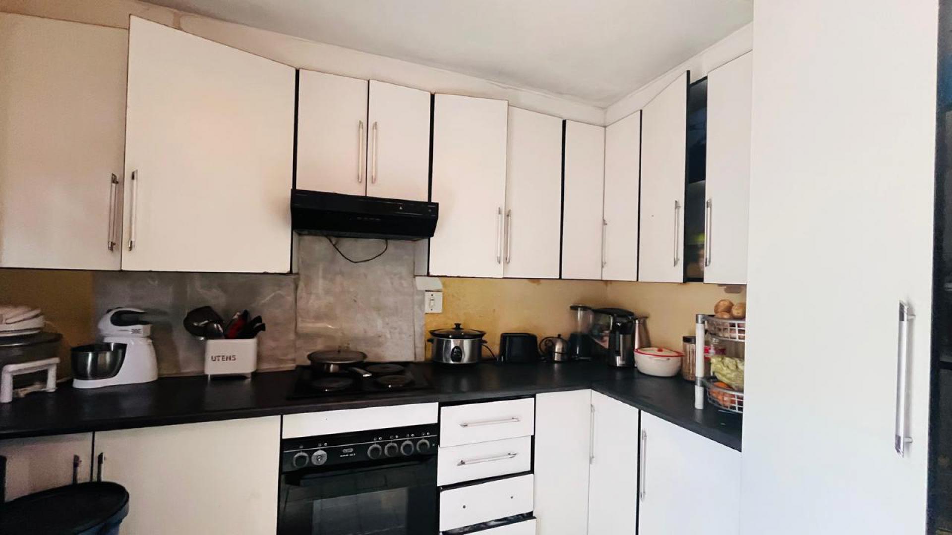 Kitchen of property in Kwa-Guqa