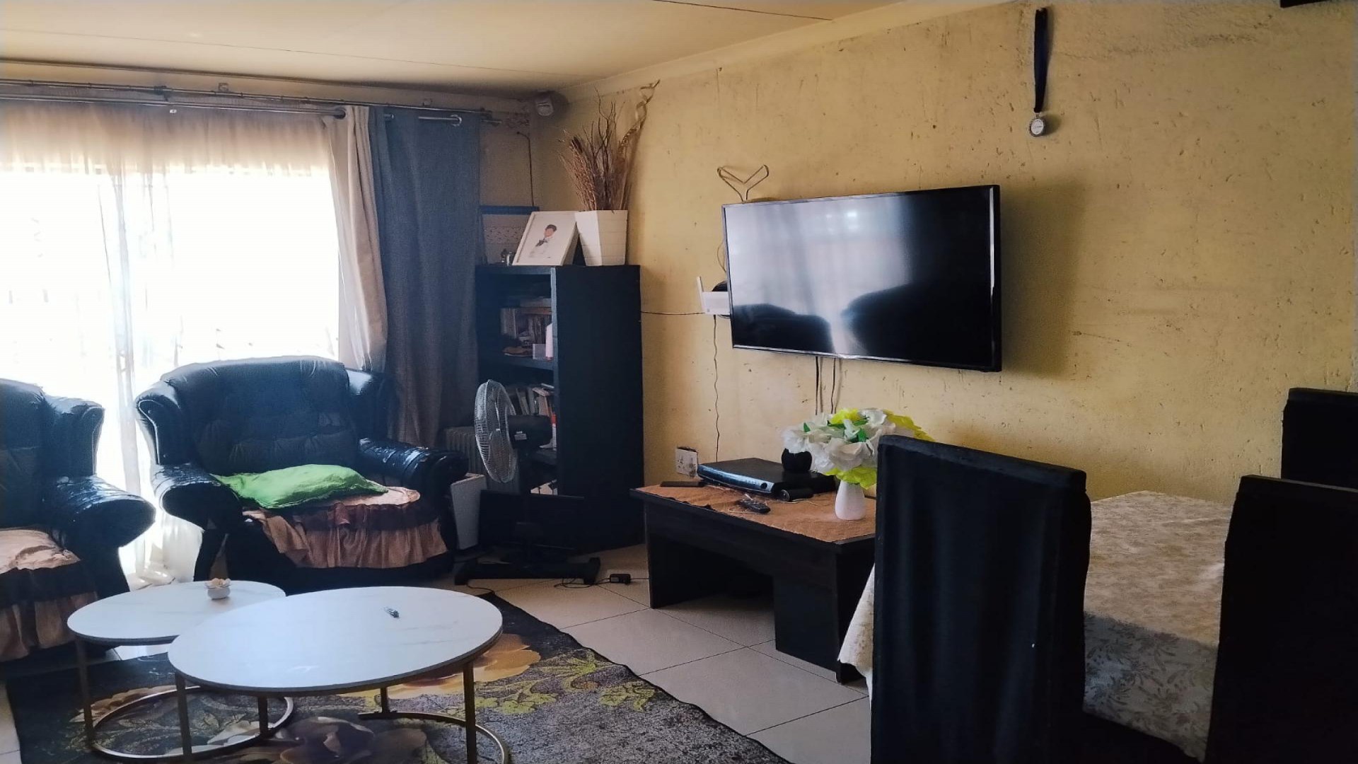 Lounges of property in Kwa-Guqa