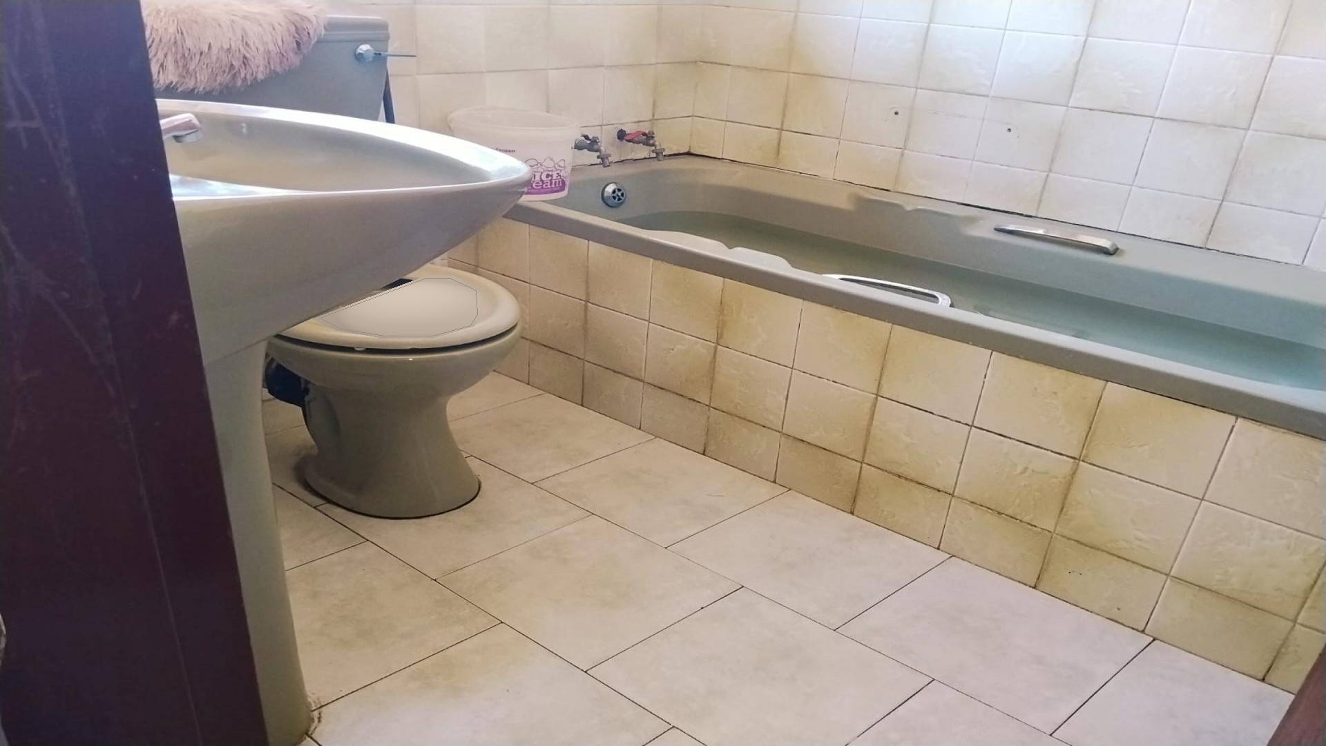 Bathroom 2 of property in Kwa-Guqa