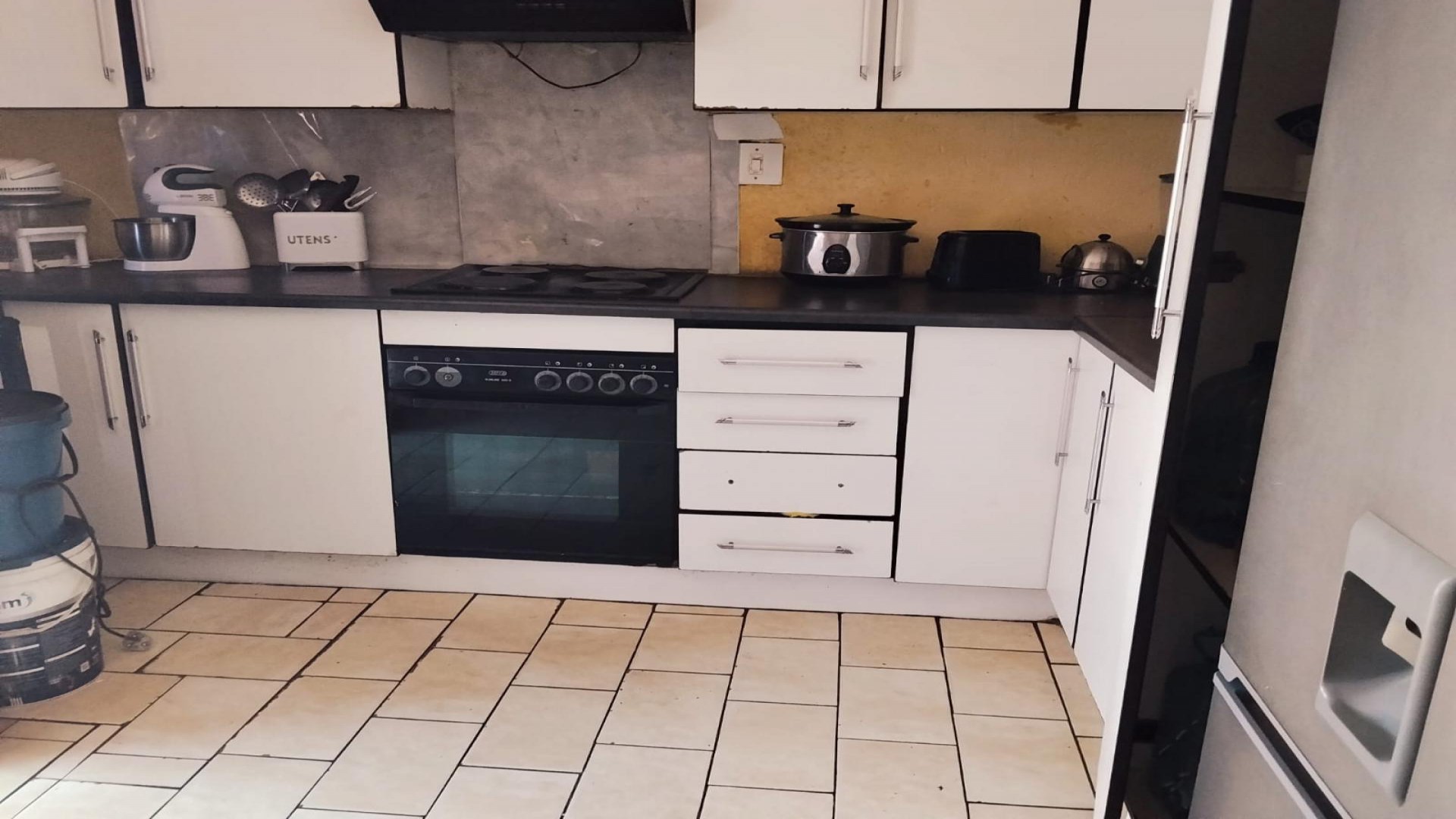 Kitchen of property in Kwa-Guqa