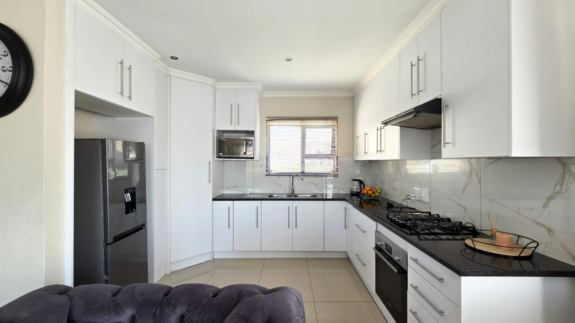 Kitchen of property in Gonubie
