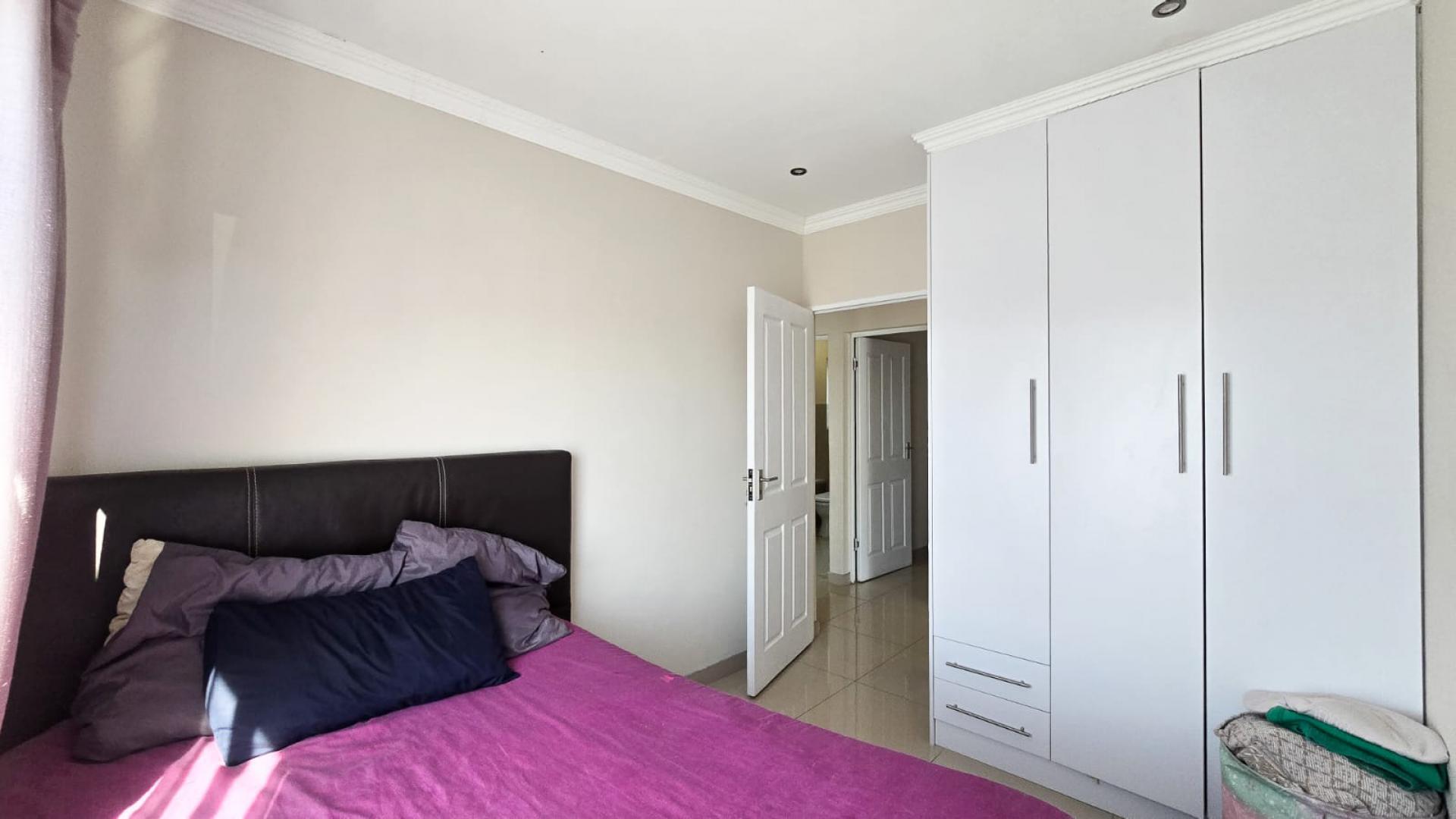 Bed Room 1 of property in Gonubie