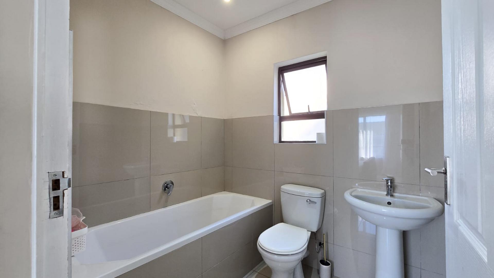 Bathroom 1 of property in Gonubie