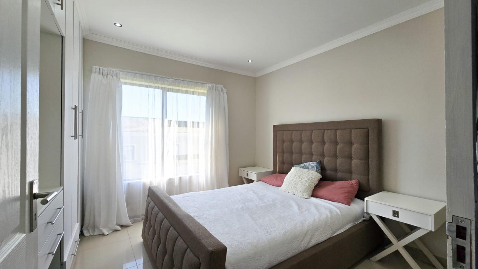Main Bedroom of property in Gonubie