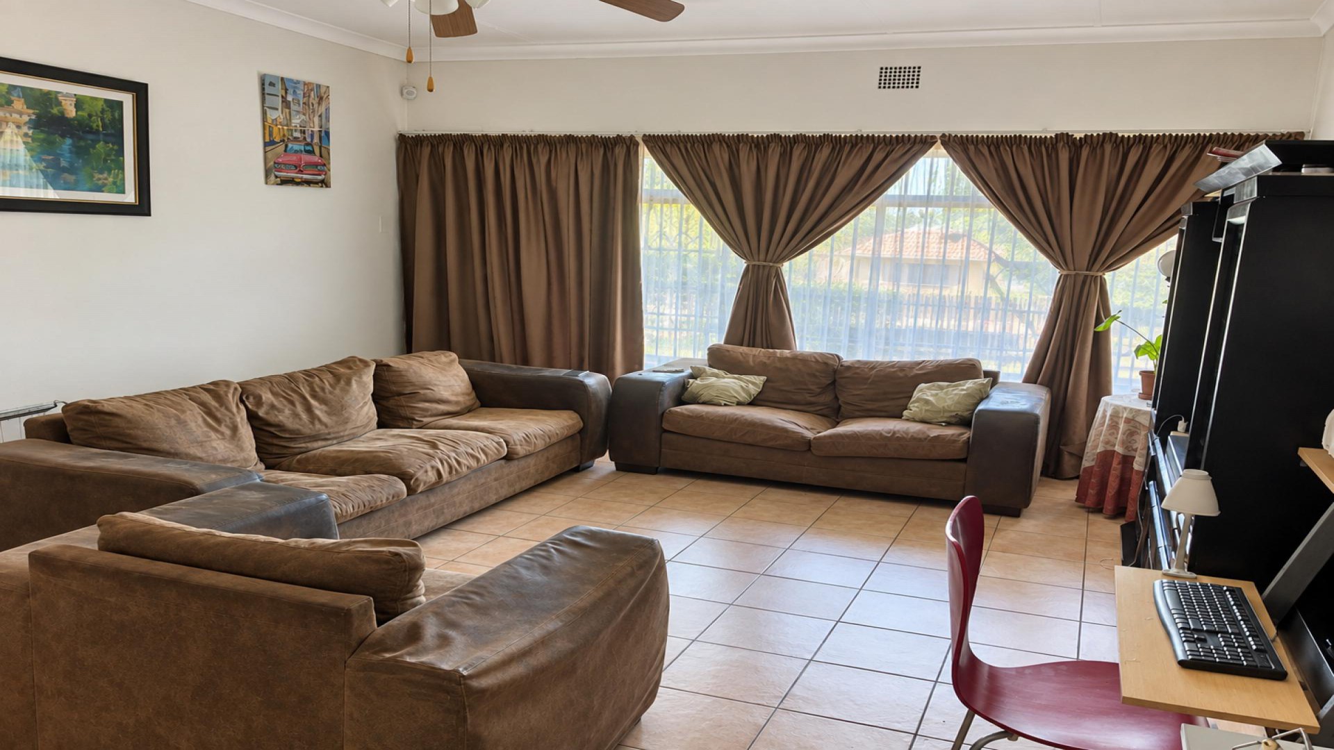 Lounges of property in Benoni