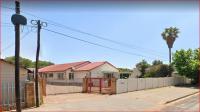 Front View of property in Primrose