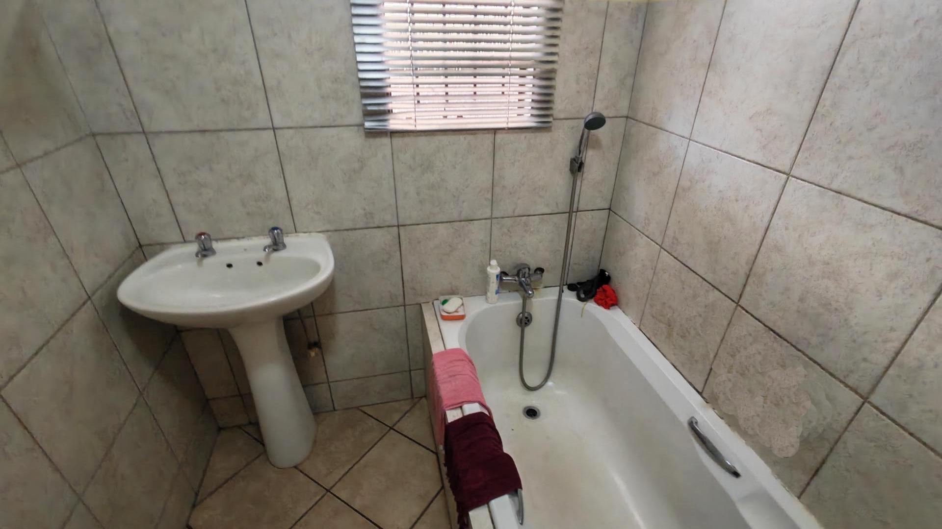 Bathroom 1 of property in Middelburg - MP