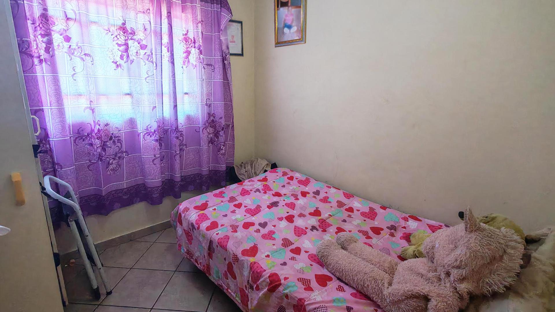 Bed Room 1 of property in Middelburg - MP