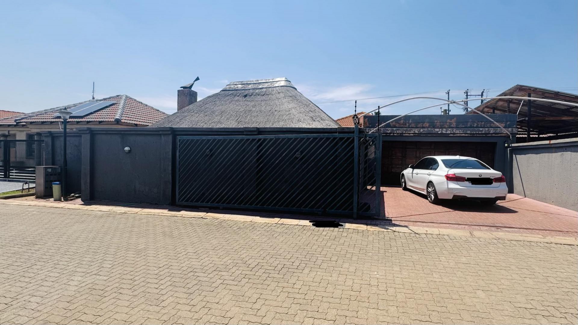 Front View of property in Heatherview
