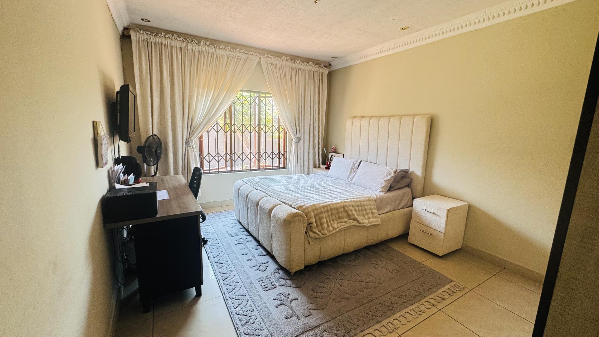 Bed Room 5+ of property in Heatherview