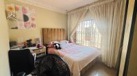 Bed Room 1 of property in Heatherview