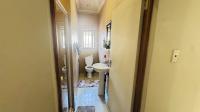 Bathroom 2 of property in Heatherview