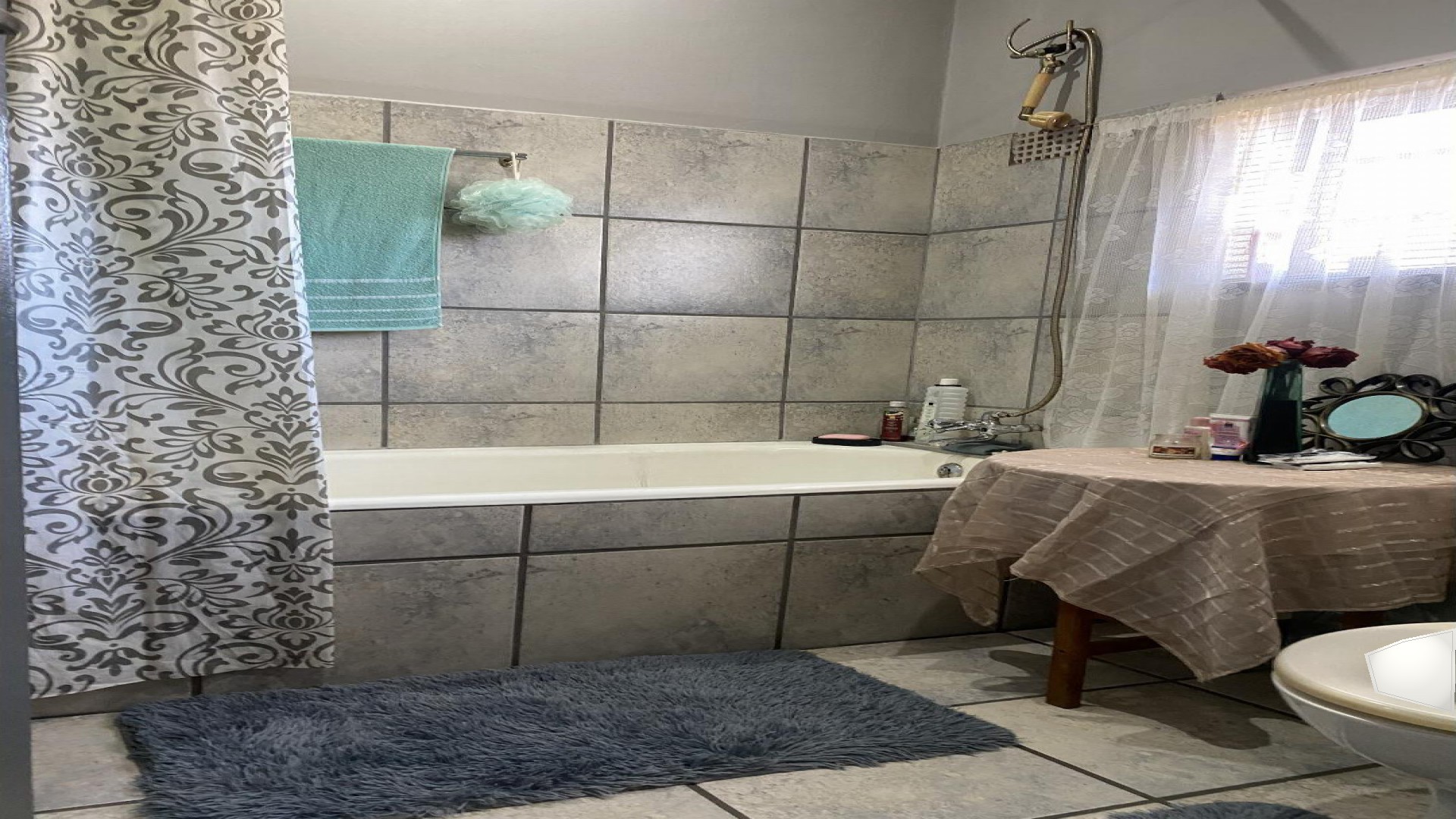 Bathroom 1 of property in Algoa Park