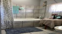 Bathroom 1 of property in Algoa Park