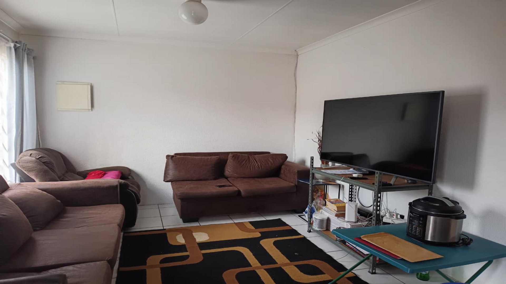 Lounges of property in Corlett Gardens