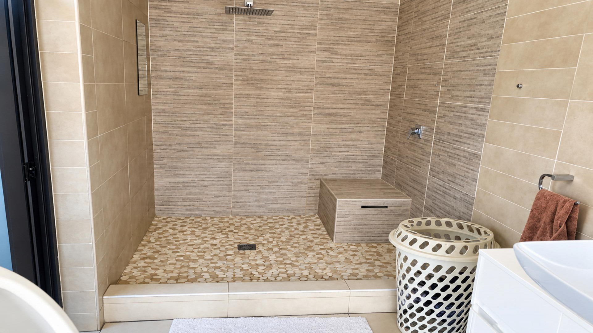 Bathroom 1 of property in Elspark