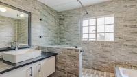 Bathroom 2 of property in Waterkloof Ridge