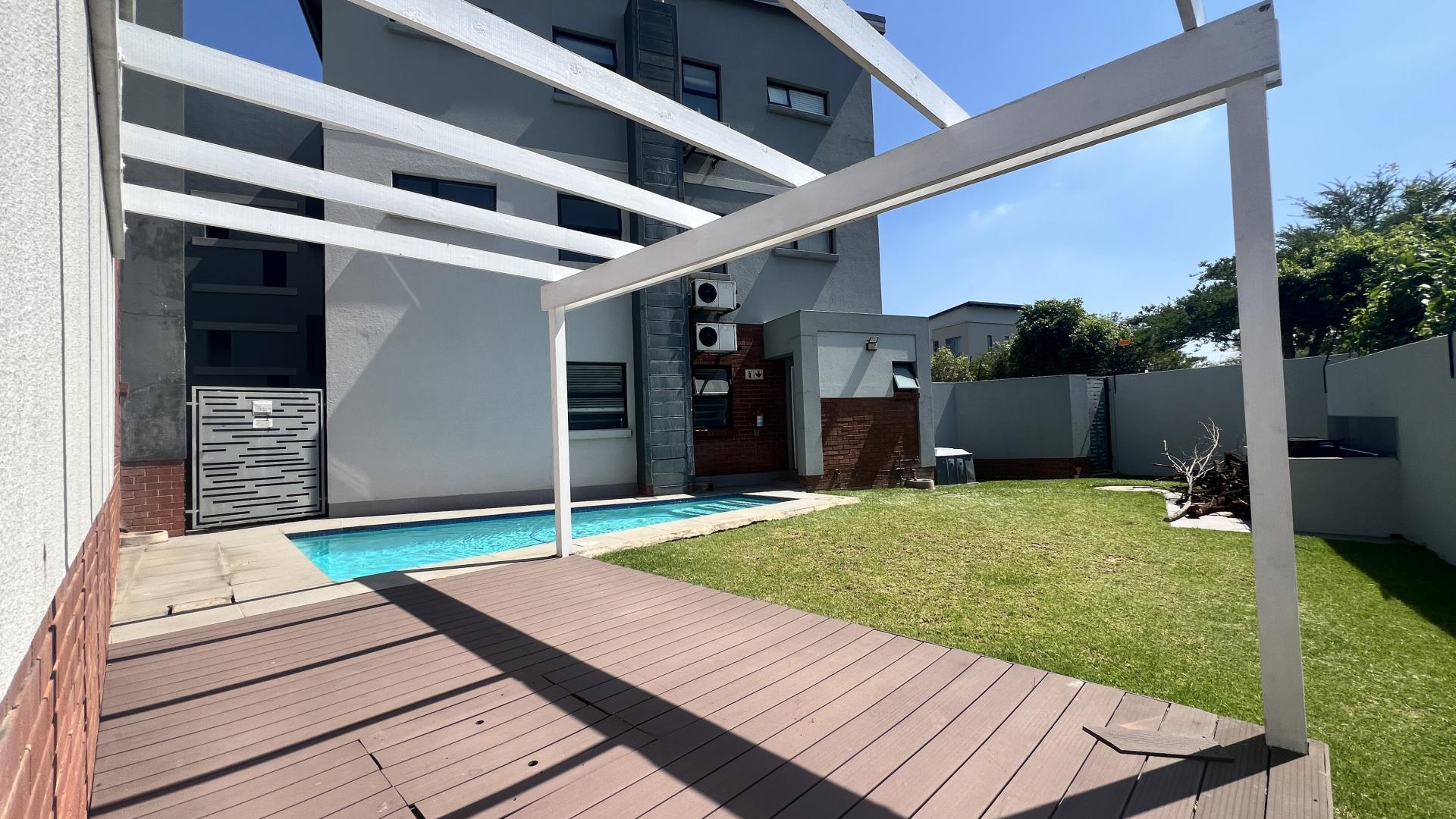 Swimming Pool of property in Lone Hill