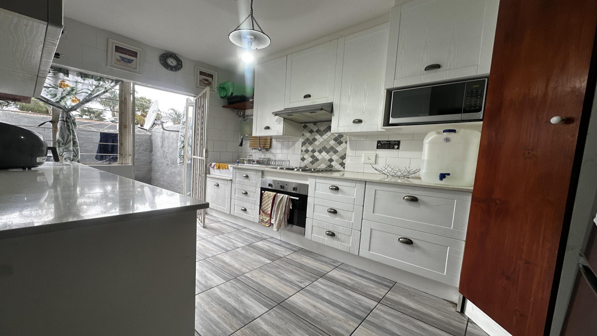 Kitchen of property in Florida North