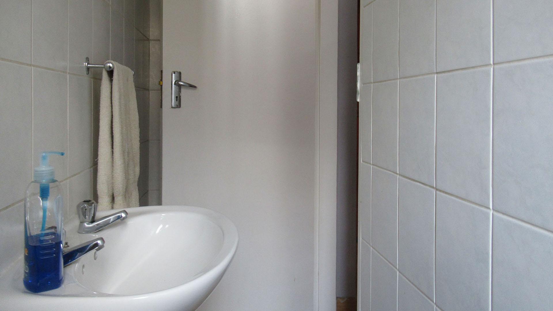 Guest Toilet - 4 square meters of property in Radiokop