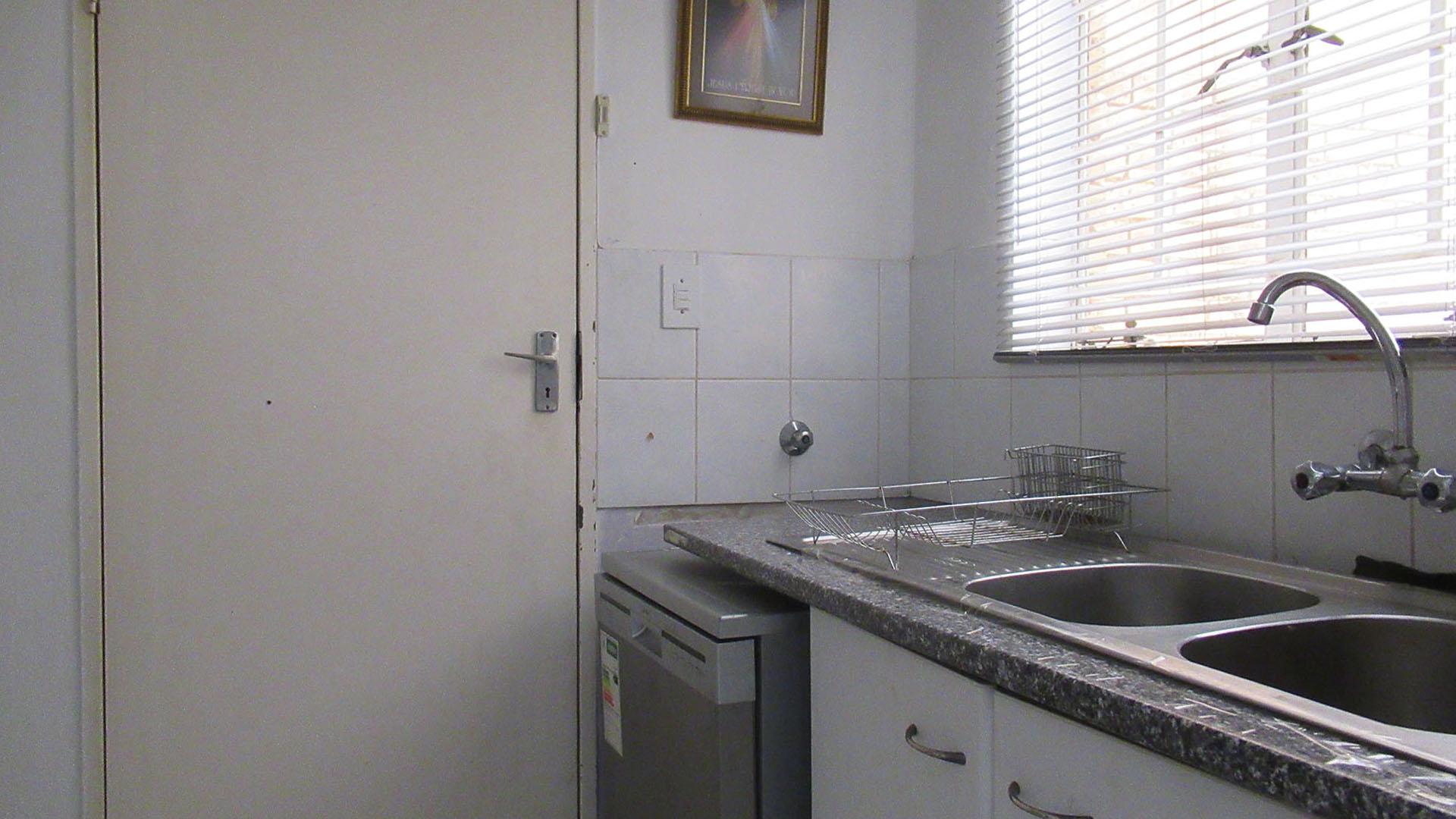Scullery - 6 square meters of property in Radiokop
