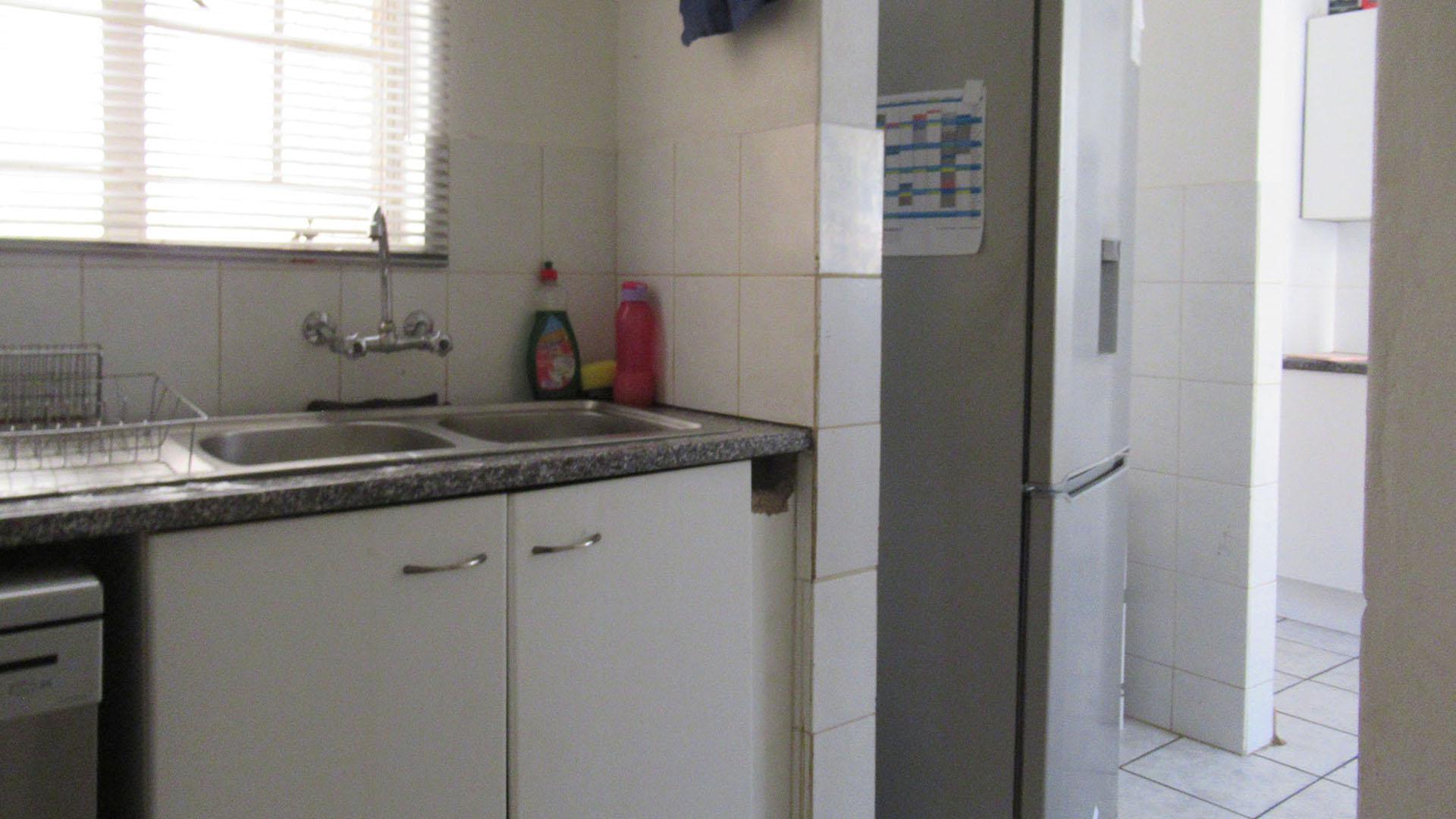 Scullery - 6 square meters of property in Radiokop