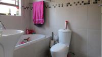Main Bathroom - 6 square meters of property in Radiokop