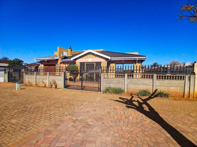3 Bedroom House for Sale For Sale in Lenasia - MR724616