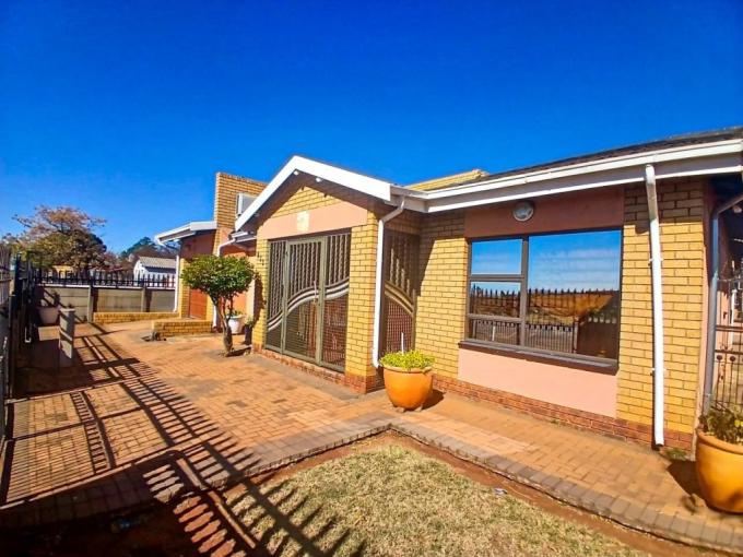 3 Bedroom House for Sale For Sale in Lenasia - MR724626