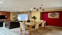 Dining Room of property in Kloof 