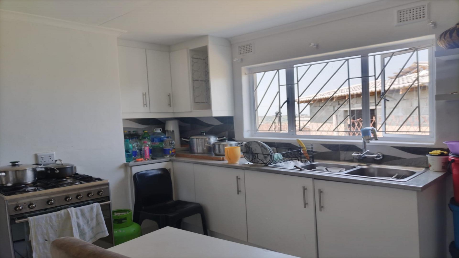 Kitchen of property in Kwandengezi